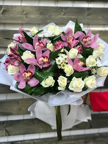 Букет цветов из: Розы и Хризантемы в Льялово