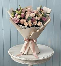 Букет цветов из:  Розы и Лизиантусы в Льялово