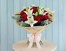 Букет цветов из:  Лилии и Розы в Льялово