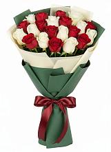 Букет Микс из красных и белых роз в Льялово