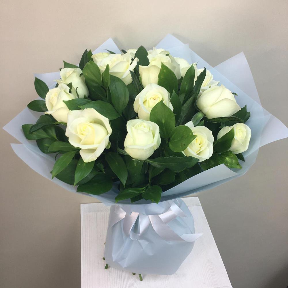 Букет 15 Белых роз Проуд в Льялово