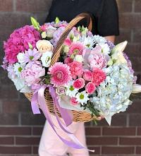 Цветочная композиция из Розы, Хризантемы, Пионы и Лизиантусы в корзине #REPLACE_PRED# Льялово