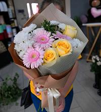 Букет цветов из:  Герберы, Розы и Хризантемы в Льялово