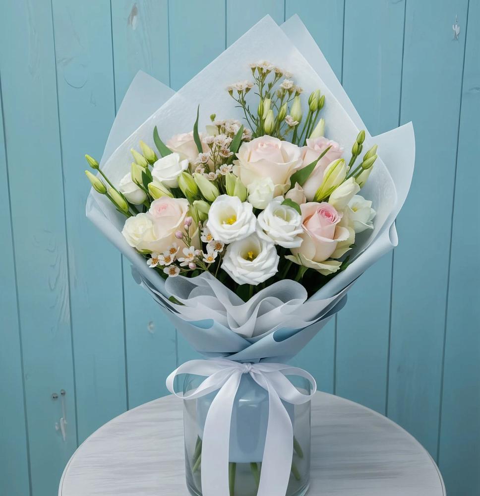 Букет цветов из: Розы и Лизиантусы в Льялово