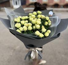 Букет Белые кустовые розы Солинеро в Льялово