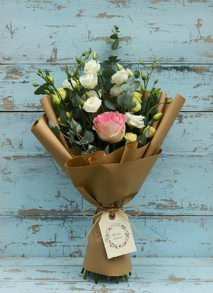 Букет цветов из: Розы и Лизиантусы в Льялово