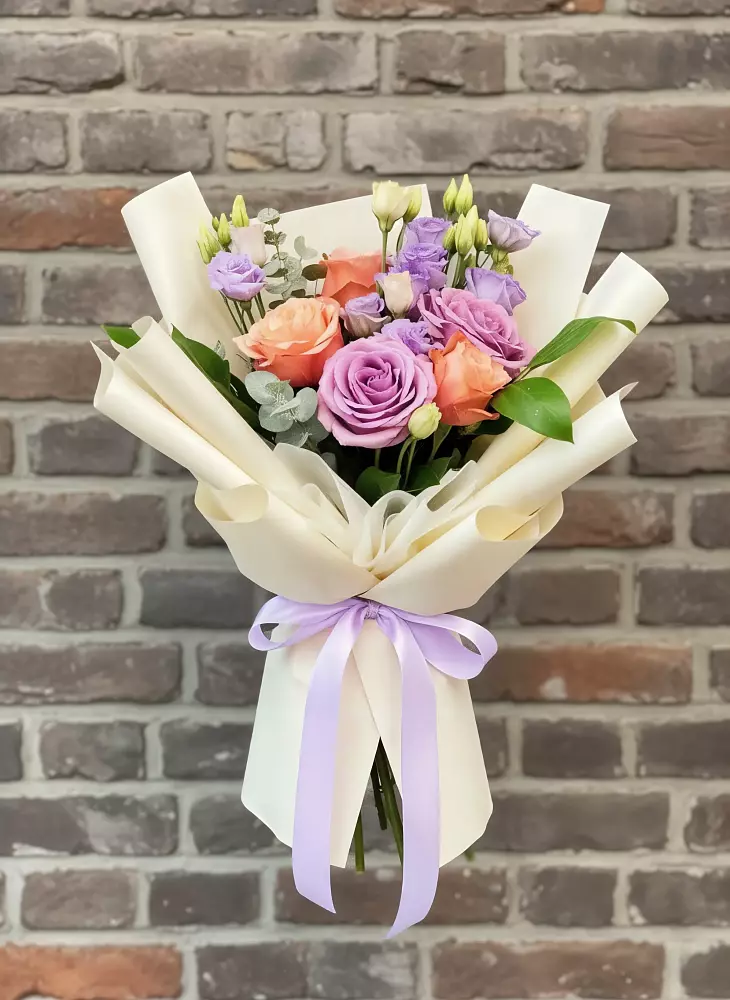 Букет цветов из: Лизиантусы и Розы в Льялово