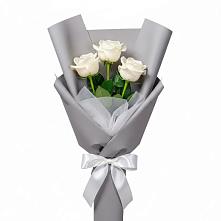Букет 3 белые розы в Льялово