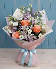 Букет цветов из:  Лизиантусы, Розы, Альстромерии и Гипсофила в Льялово