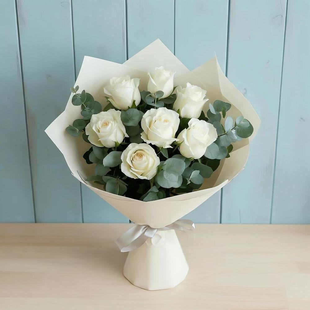 Букет Белые розы в Эвкалипте в Льялово