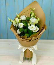 Букет цветов из:  Хризантемы и Лизиантусы в Льялово