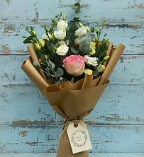 Букет цветов из:  Розы и Лизиантусы в Льялово
