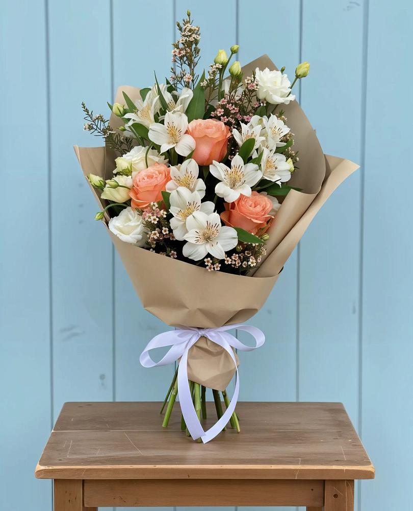 Букет цветов из: Альстромерии, Лизиантусы, Розы и Хризантемы в Льялово